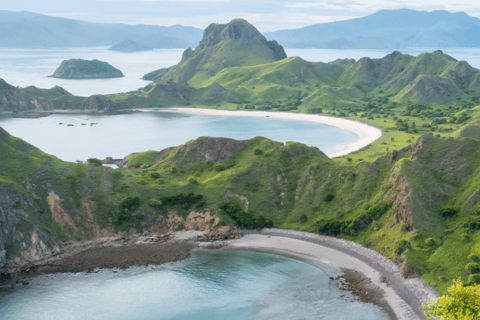 Labuan Bajo: Private Yacht Komodo-Inseln &amp; Manta-SchnorchelnPrivate Yachttour am Vormittag (13:00–19:00 Uhr) – Maximal 6 Gäste
