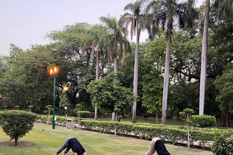 Nova Deli: Yoga para acalmar a alma ao sol nos Jardins Lodhi