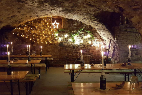 Rüdesheim - Degustazione di vini nella storica cantina a voltaRüdesheim - degustazione di vini nella storica cantina a volta