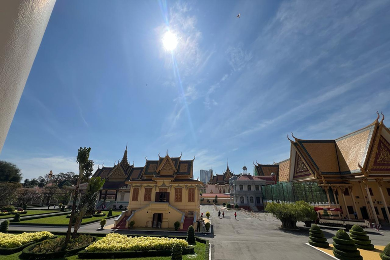 Phnom Penh: Hidden Gems Walking Tour with Local Guide