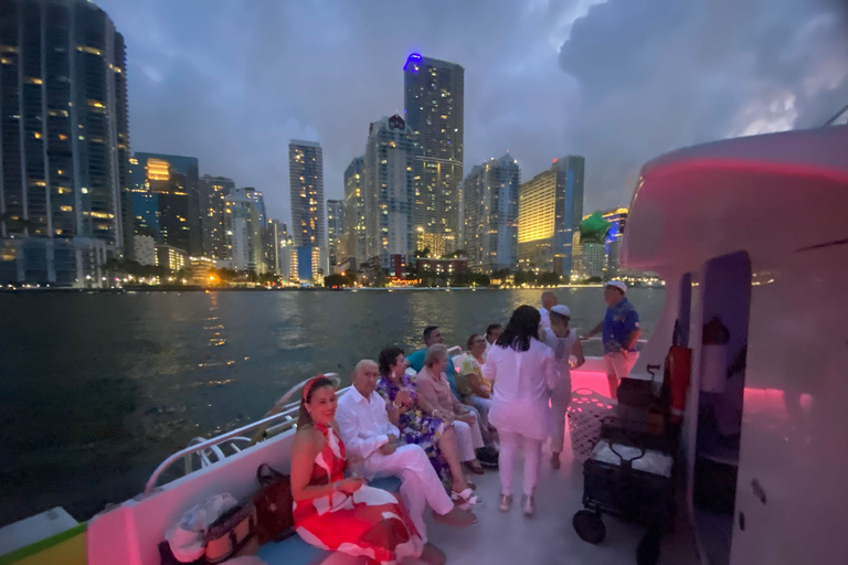 Miami : Croisière aventure avec Jetski, Tubing et boissonsForfait pour 8 personnes : Tour avec essence et frais de port de plaisance