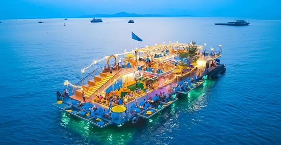Pattaya: Tappia Floating Cafe Ticket & Squid Fishing