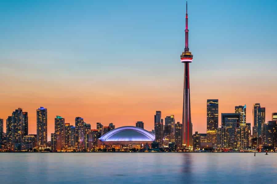 Von Ottawa nach Toronto: Ankunft am CN Tower. Foto: GetYourGuide Von Ottawa nach Toronto: Ankunft am CN Tower. Foto: GetYourGuide