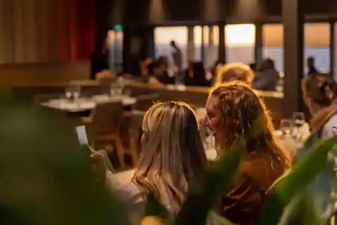 Paris, Paris: Middag i Eiffeltornet, Gustave-meny på Madame Brasserie