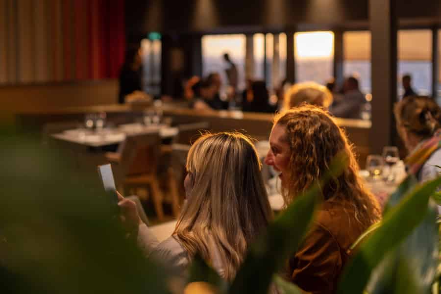 Paris: Essen im Eiffelturm, Gustave-Menü in der Madame Brasserie. Foto: GetYourGuide