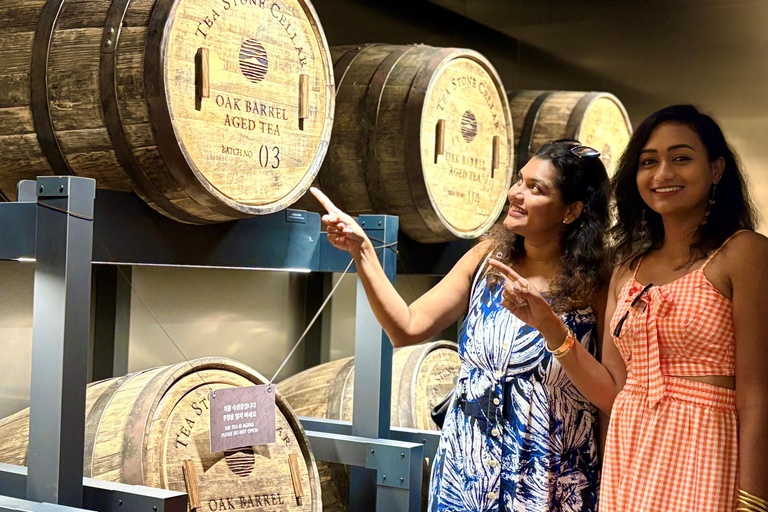 Jeju Small Group Tour incl. Yacht Cruise, Falls & Mt.Halla Jeju Small Group Tour with Yacht Cruise, Falls & Mt.Halla