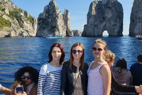 Fra Napoli: Tur til øen Capri med frokost og den blå grotte