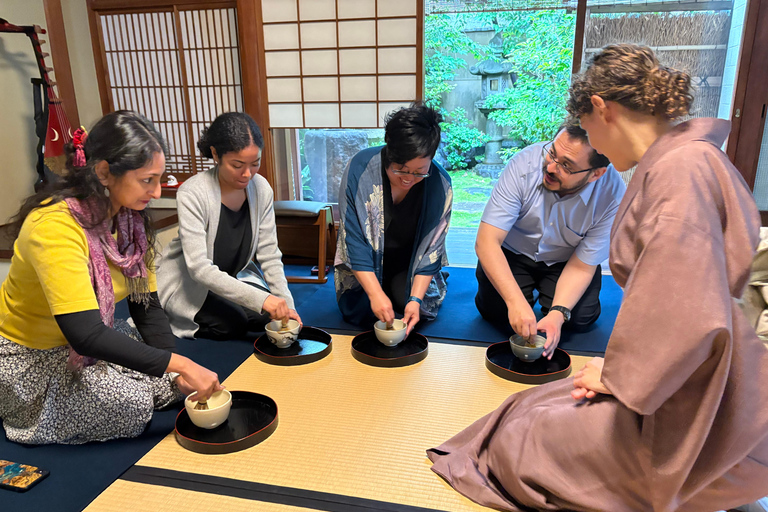 Kyoto: Casual Tea Ceremony in 100 year old Kyoto house Nederlands: Casual Tea Ceremony in 100 year old Kyoto house