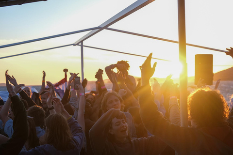 Delad: Blue Lagoon Boat Party med DJ:s, shots och efterfest