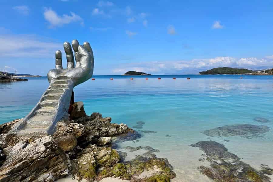 Ab Tirana/Durrës/Golem: Tagestour nach Ksamil, Saranda & zum Blauen Auge. Foto: GetYourGuide Ab Tirana/Durrës/Golem: Tagestour nach Ksamil, Saranda & zum Blauen Auge. Foto: GetYourGuide