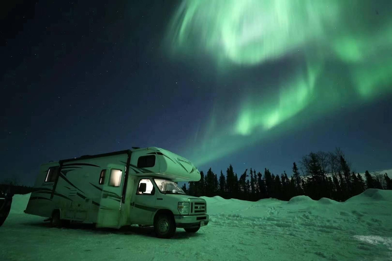 Luxuriöse Wohnmobil Aurora Chasing Tour Kleine Gruppe und private Tour