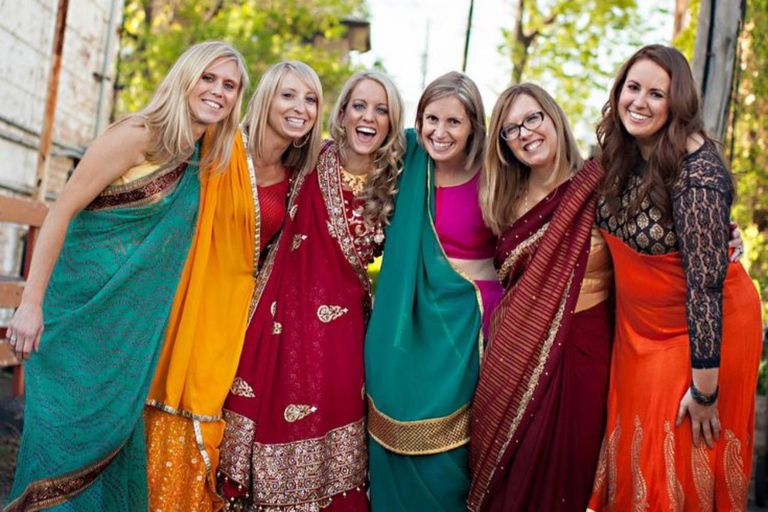 Delhi: Custom Shopping Tour Half /Full Day With Female Guide Delhi: Half-Day Trusted & Authentic Luxury Shopping Tour