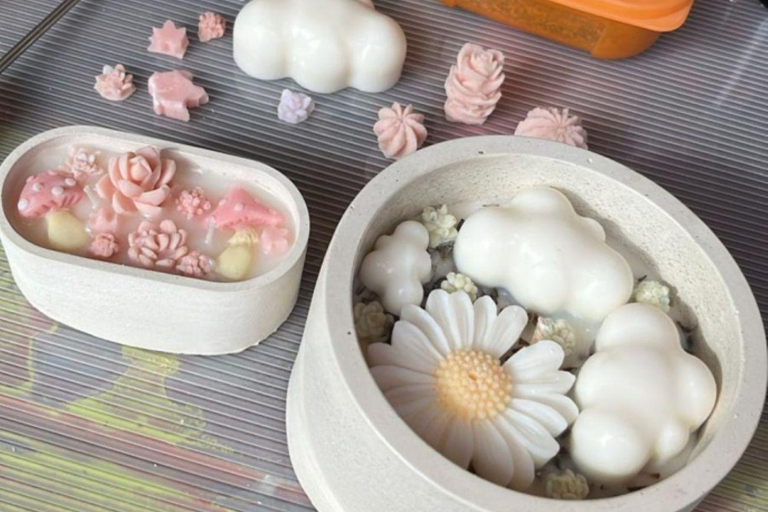 Utrecht: Candle-Making Workshop with Drinks and Snacks