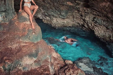 Zanzibar: Jozani-skogen, Kuza-grottan, The Rock och Mtende-strandenPrivat tur inkluderar upphämtning och avlämning vid hotell