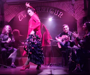 Barcelona: Exclusive Flamenco Show at El Paraigua with Drink