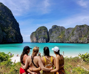 Phi Phi: Half-Day Speedboat Tour with Maya Bay & Snorkel