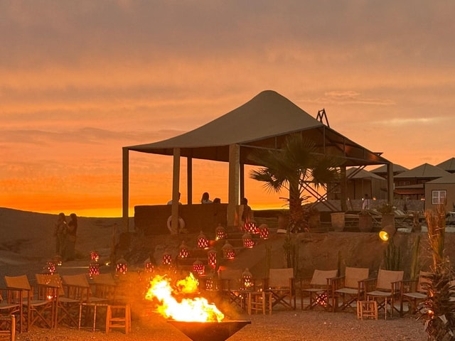 Marrakech: Agafay-woestijnretraite, tent, diner, show en zwembad