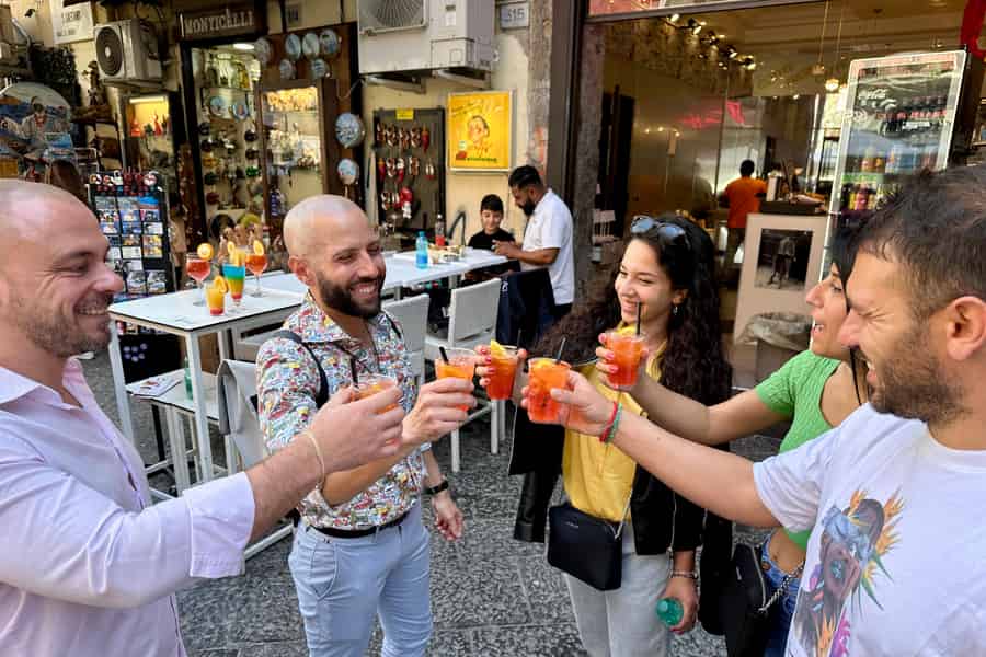 Neapel: Altstadt Center Street Food Tour mit Spritz. Foto: GetYourGuide Neapel: Altstadt Center Street Food Tour mit Spritz. Foto: GetYourGuide