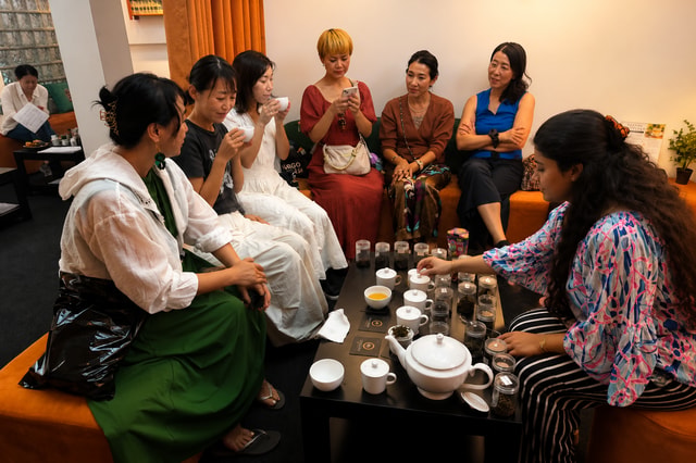 Colombo: Ceylon Tea Tasting & Tea Demonstration by Tuk-Tuk