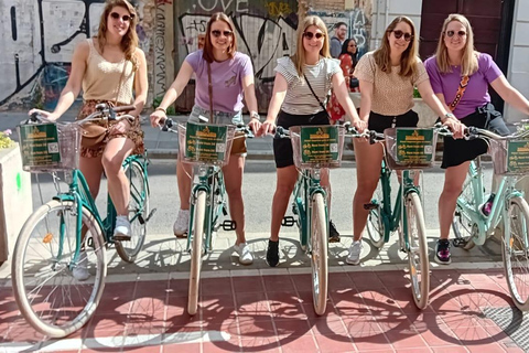 Stranden van Valencia, Stad van de Kunst op een YAMAHA elektrische fiets