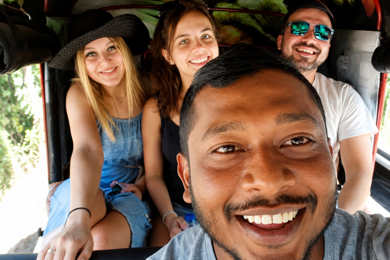 Kandy: Private Tuk-Tuk Tour with Cooking Class & Show