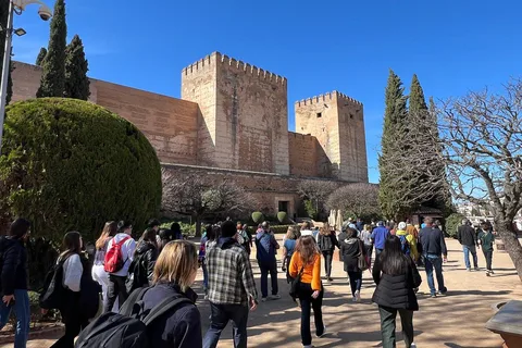 I dintorni di Alhambra: Storia, architettura e leggende