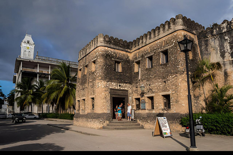 زنجبار: جولة في مدينة ستون تاون وجزيرة بريزون مع غروب الشمس