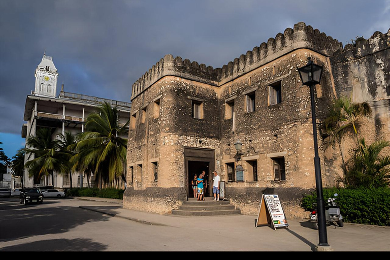 زنجبار: جولة في مدينة ستون تاون وجزيرة بريزون مع غروب الشمس