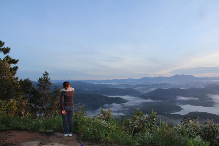 Dalat: Hiking the Mountain to observe the cloud and sunrise Da Lat: Hiking the Mountain to observe the cloud and sunrise