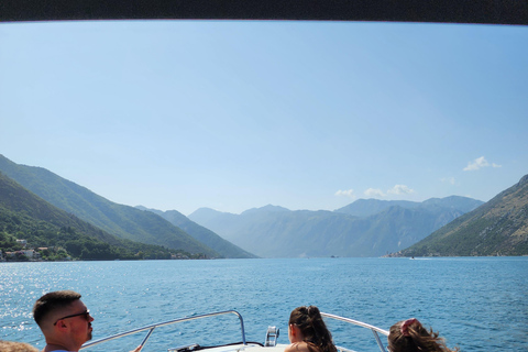 Meraviglie azzurre: Spedizione nella Grotta Azzurra di KotorKotor: Meraviglie azzurre - Spedizione nella Grotta Azzurra