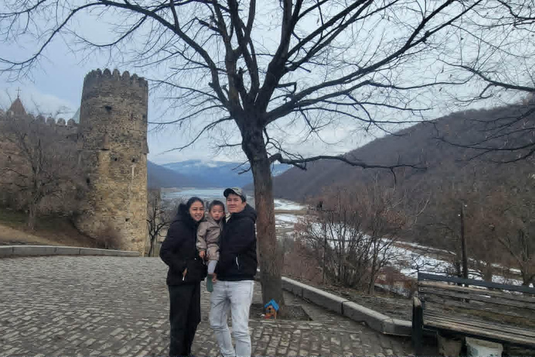 Tbilisi: Kazbegi & Sno Valley Private 4WD Day Tour