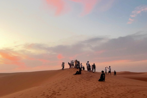 Riyadh: Golden Dunes Desert Safari with Dinner & Games
