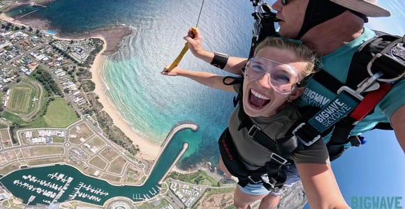 Sydney, Shellharbour: 15,000ft Tandem Beach Skydive