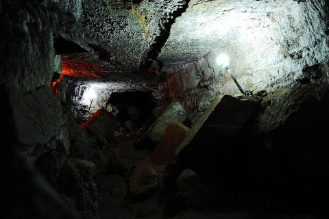 Excursão guiada de meio dia em Pokhara (queda d&#039;água, caverna, colina de pagode)