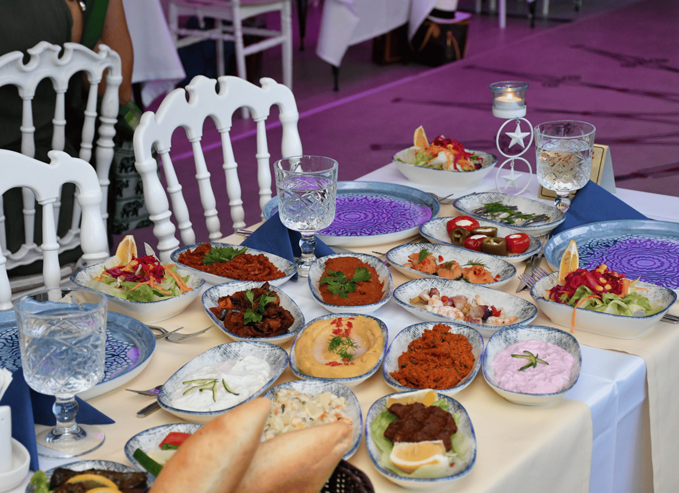 Istanbul: Bosporus-middagscruise og show med privat bord