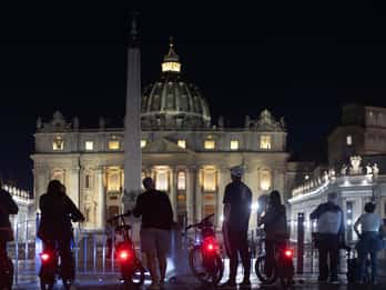 Rome: E-Bike Night Tour with Food and Wine Tasting