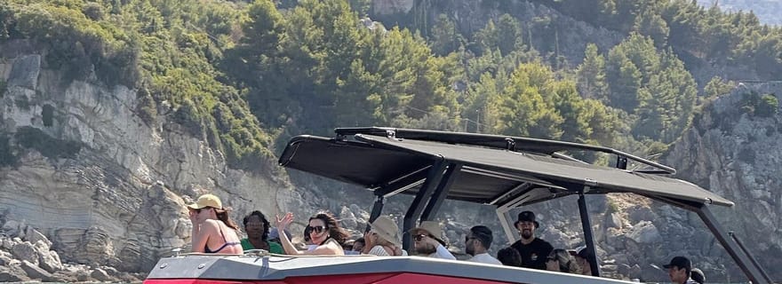 Himare : sortie en bateau au coucher du soleil avec arrêts baignade