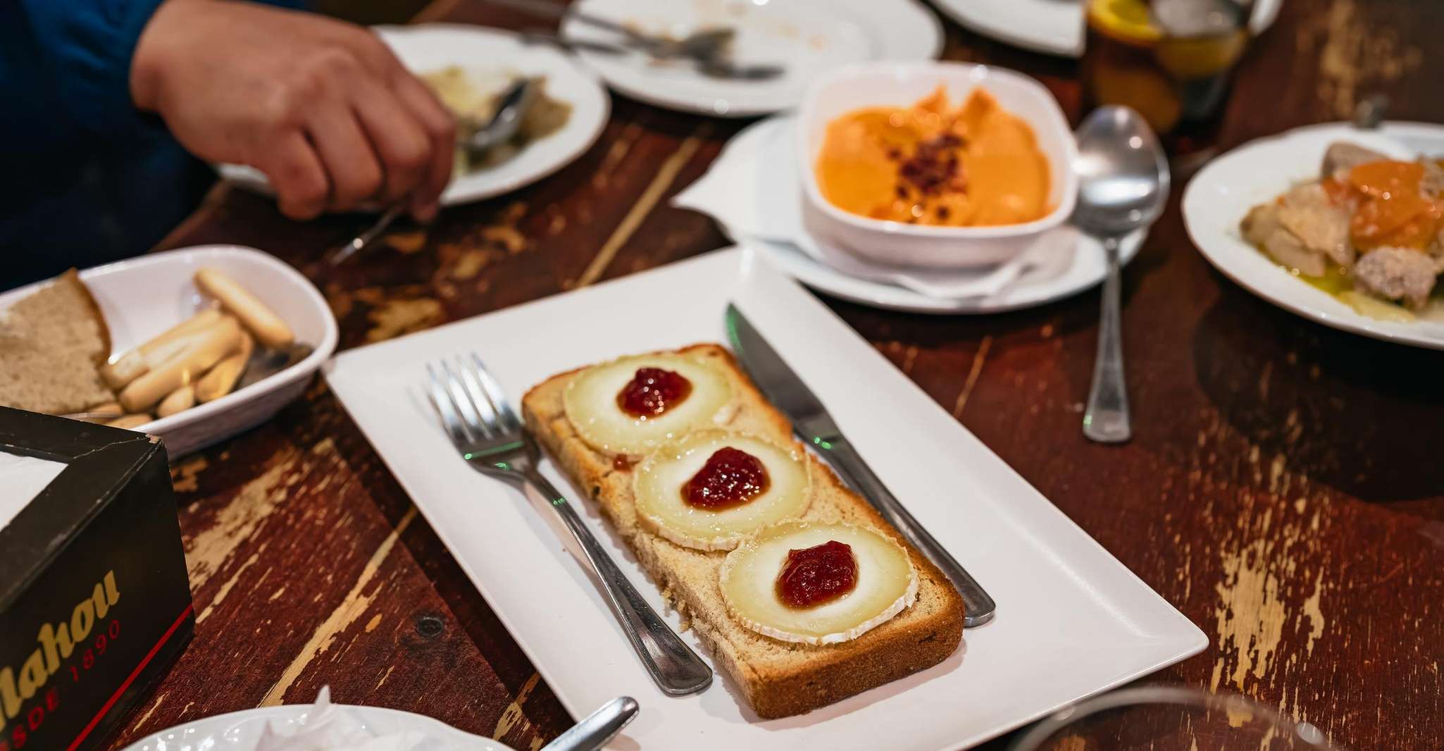 Málaga, Traditional Andalusian Tapas and Wine Tour - Housity