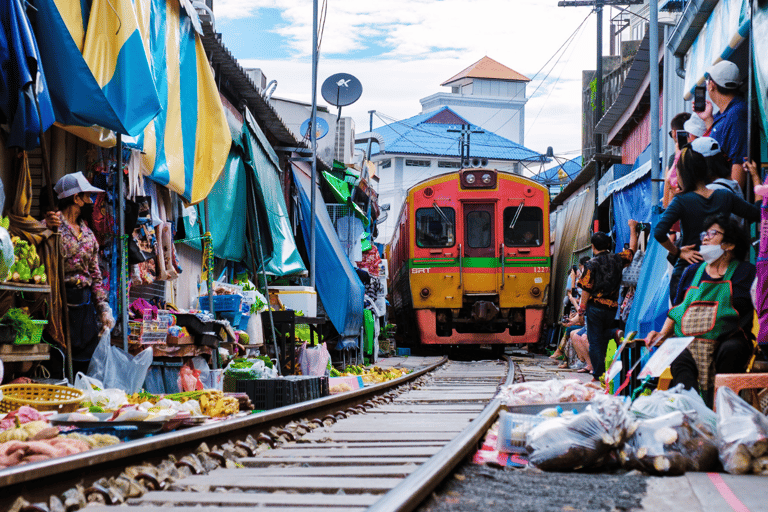 Bangkok: Damneon Floating & Train Market Tour z przejażdżką łodziąPrywatna wycieczka z doświadczonym kierowcą-przewodnikiem i rejs łodzią