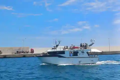 Monopoli: Boat Tour with Swim Stop in the Adriatic Sea