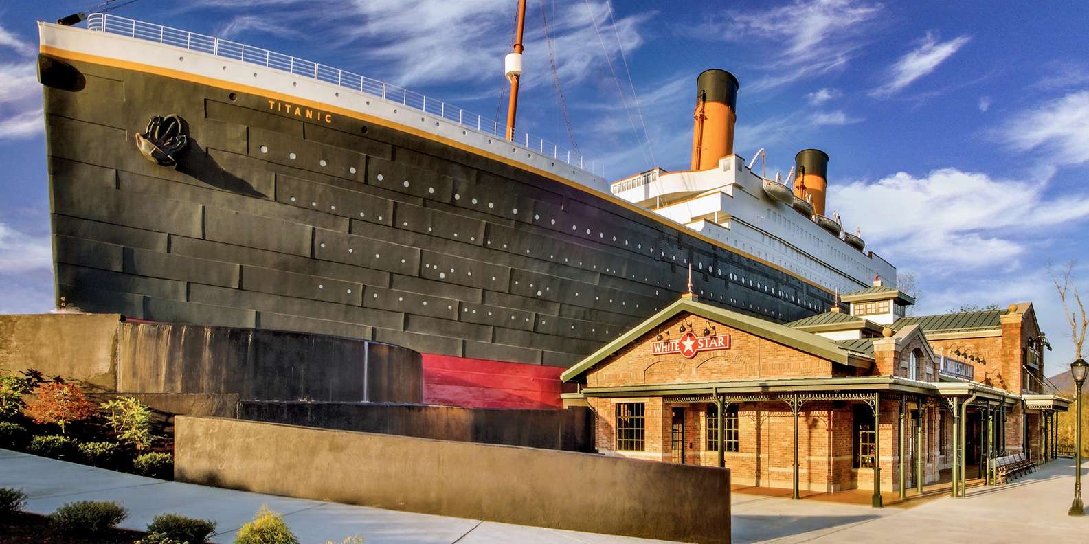 Museum honors Titanic survivor