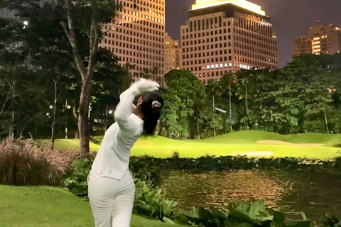 Jakarta: Senayan Night Golf with City Views and Transfer Night Gold with Premium Hotel Pickup & Golf Club Set