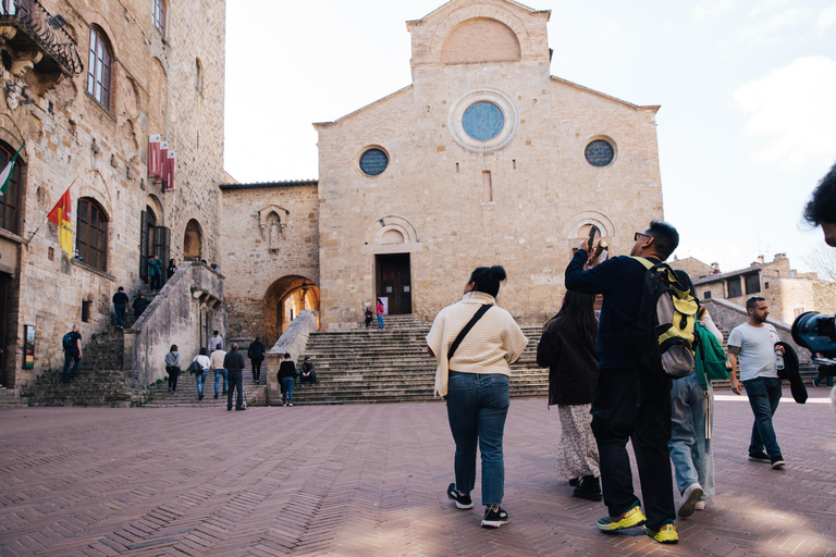 San Gimignano &amp; Volterra: Private Transfer from Florence