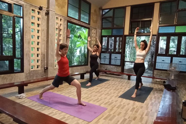 Journée entière de yoga, de méditation et d'immersion dans la culture thaïlandaiseJournée complète de yoga, méditation et immersion dans la culture thaïlandaise