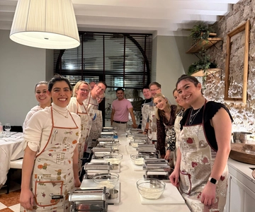 Bari: Pasta and Tiramisu Cooking Class with Wine