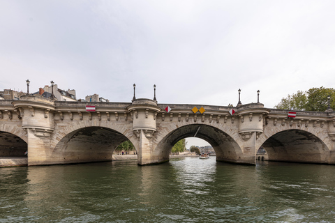 Paris: Private Seine River Cruise Paris: Private Seine River Cruise with Guide