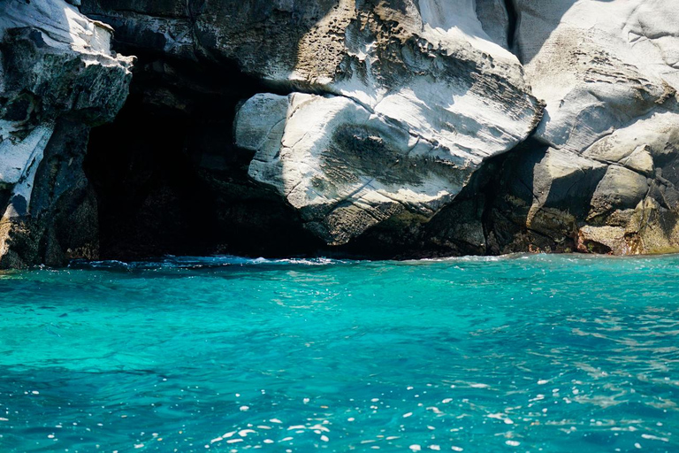 圣米格尔岛：火山奇观、洞穴与历史游船之旅