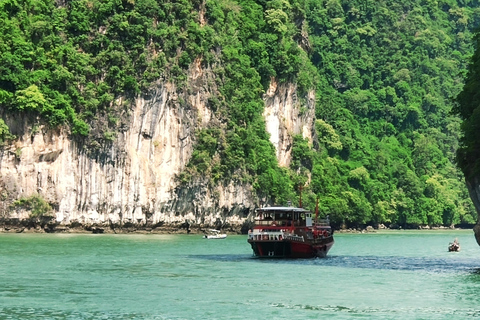 Phuket : Phang Nga, Hong et les îles James Bond en grand bateauExcursion d&#039;une journée en bateau dans la baie de Phang Nga