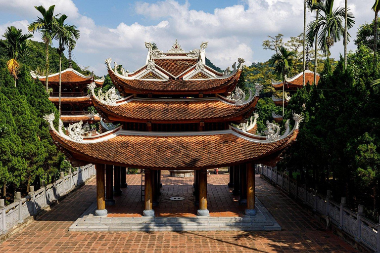Hanoi: Perfume Pagoda, Huong Tich Cave & Boat Tour Group Tour