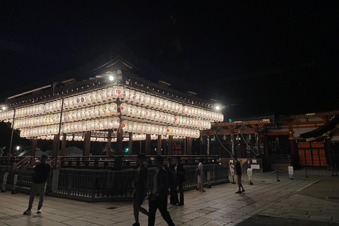 Kyoto: tour a piedi serale a Gion e nel quartiere delle geisheKyoto: tour a piedi serale di Gion e del quartiere delle geishe